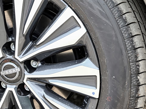 2025�� 2.0L XL-TLS ������