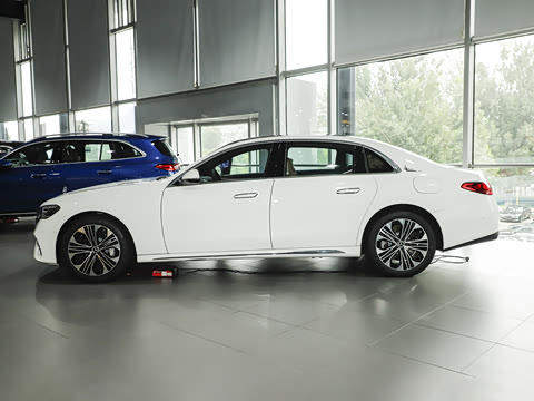 2024�� E 350 e L ���ʽ��϶����γ�