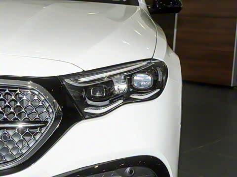 2025�� �Ŀ� E 300 ʱ�����˶���