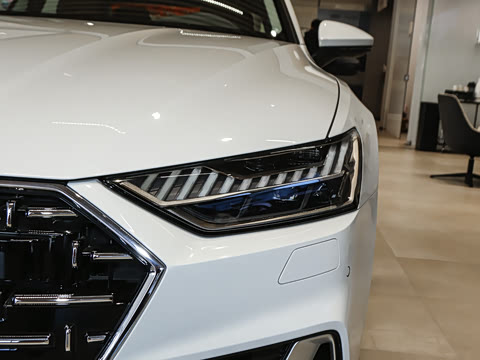 2025�� 45 TFSI quattro ������