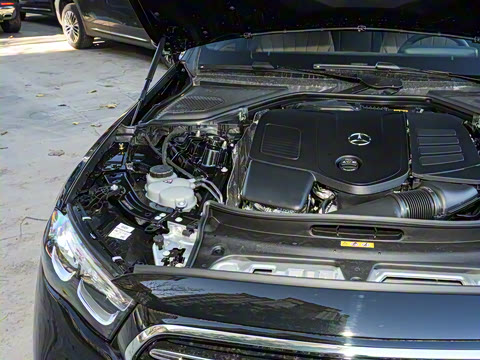 2026�� E 260 L �����