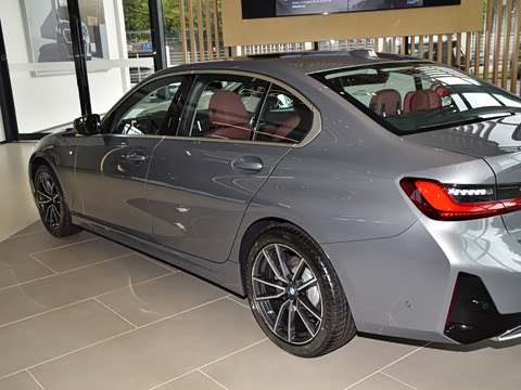 2026�� 325Li M�˶���װ