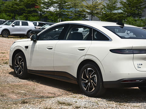 2027�� EV 630KM������