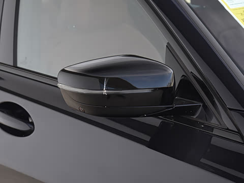 2026�� 330Li ������ M�˶���ҹ��װ