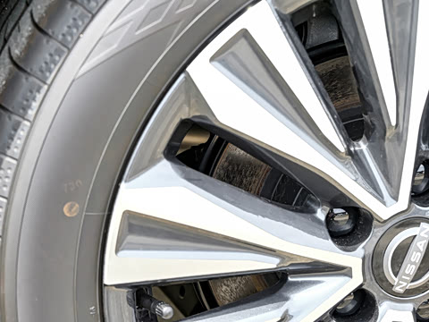 2025�� 2.0L SV �ڽ��