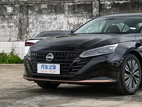 2025�� 2.0L SV �ڽ��