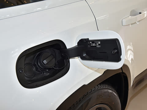 2026�� 110 3.0T P400 X-Dynamic HSE