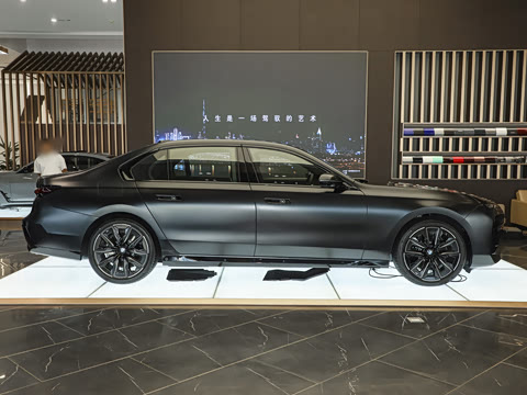 2026�� 740Li ��Ӱ��ذ� M���ܰ��˶���װ