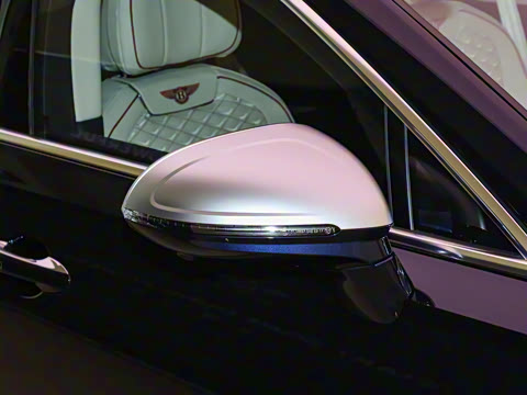 2026�� 4.0T V8 Mulliner