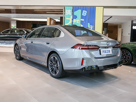 2026�� �Ŀ� 530Li ������ M�˶���װ