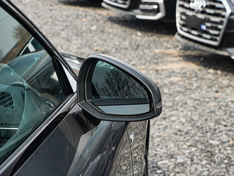 2026�� 200���������� 40 TFSI ����������