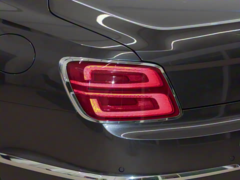 2026�� 4.0T V8 Mulliner