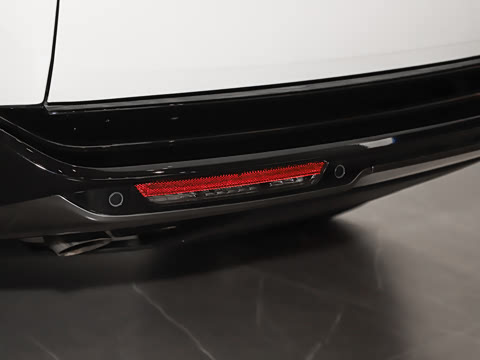 2025�� 4.4 V8 SV���ٴ����ӳ��� 4��