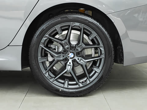 2026�� 330Li M�˶���ҹ��װ