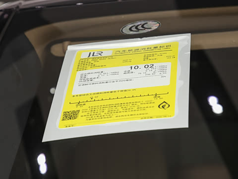 2026�� 3.0 L6 400PS SE�����