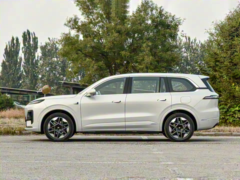 2025�� �Ŀ� ����Max