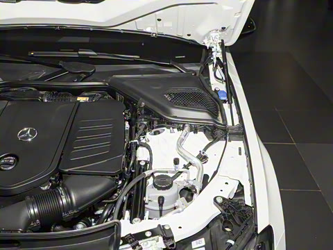 2025�� �Ŀ� E 260 �˶���