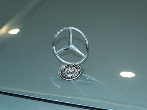 2026�� �Ŀ� E 300 L ������