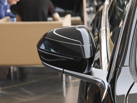 2026�� �Ŀ� 735Li M�˶���װ