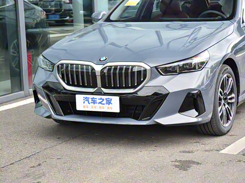 2026�� 530Li ������ M�˶���װ