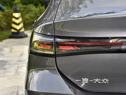 2026�� L 300TSI DSG ������