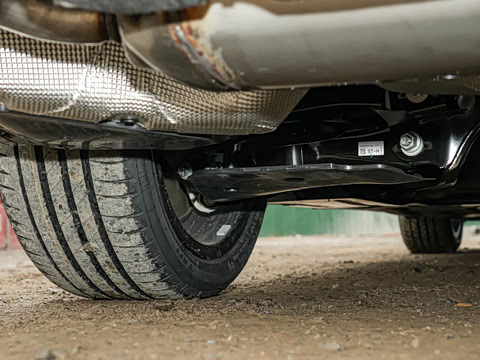 2026�� 330Li M�˶���ҹ��װ