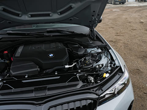 2026�� 330Li M�˶���ҹ��װ