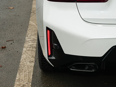 2026�� 330Li M�˶���ҹ��װ