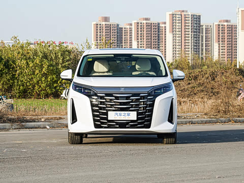 2026 DM-i 1.5T 218KM Խ