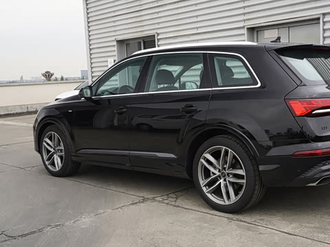 2026�� 45 TFSI quattro S line�˶���