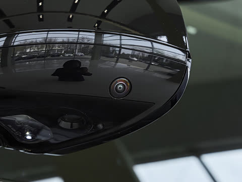 2026�� 3.0 L6 400PS SE�����