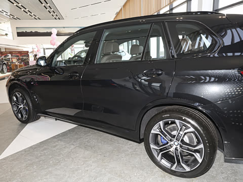 2026�� �Ŀ� xDrive 40Li M�˶���ҹ��װ