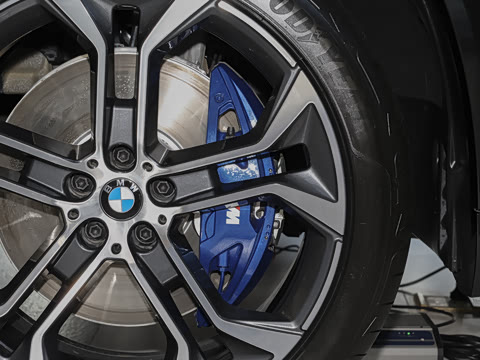 2026�� �Ŀ� xDrive 40Li M�˶���ҹ��װ