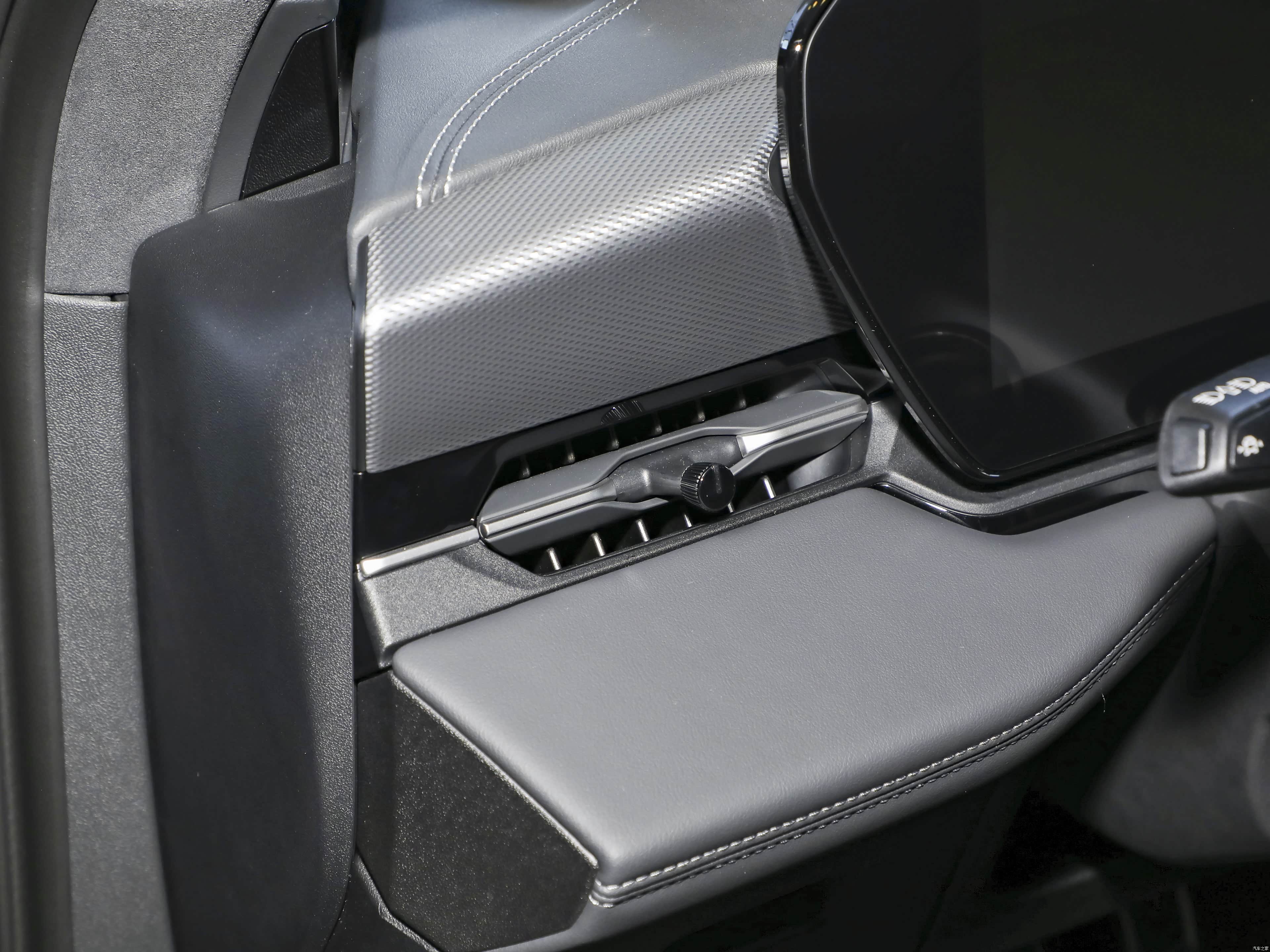 Audi A6L e-tron, миниатюра 13