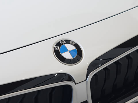 2026�� 225i M�˶���ҹ��װ