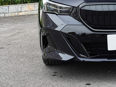 2026�� 530Li ������ M�˶���װ