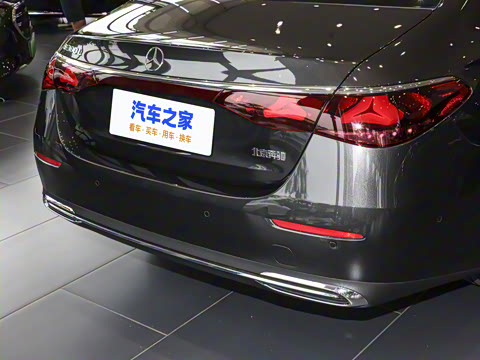 2025�� �Ŀ� E 300 L ������