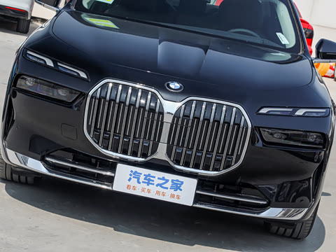 2026�� �Ŀ� 735Li ������װ