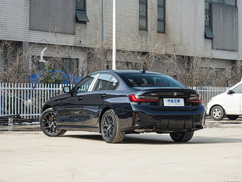 2026�� 330i M�˶���ҹ��װ