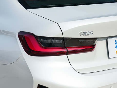 2026�� 325i M�˶���װ