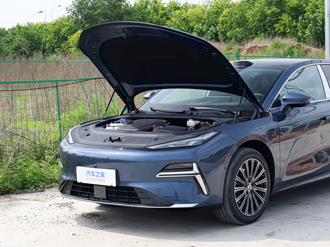 2026�� 225km EM-i Զ�����ǺӰ�