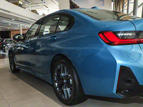 2025�� 330Li M�˶���ҹ��װ