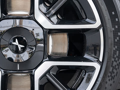 2026�� ���� 702 Max �콢��