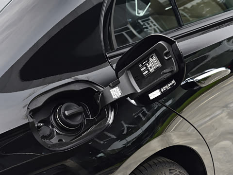 2026�� �Ŀ� E 300 �����˶���
