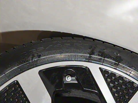 2025�� E ������