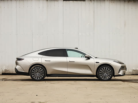 2026�� 225km EM-i Զ�����ǺӰ�