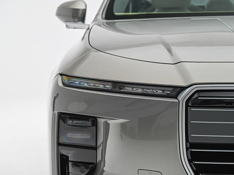 2027�� 740L �����