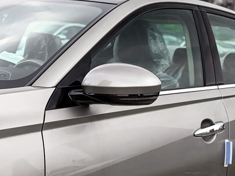 2025�� 2.0L XL-TLS ������