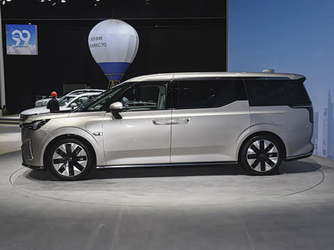 2027�� Ultra ����