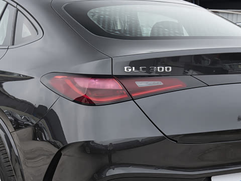 2026�� �Ŀ� GLC 300 4MATIC ����SUV